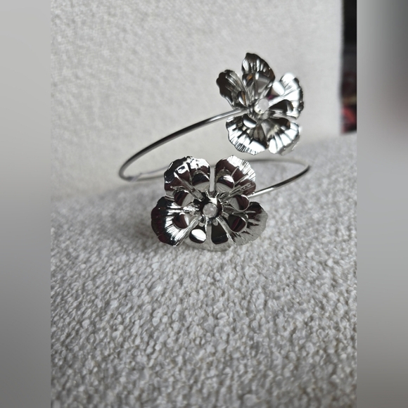 NWT- Free People, Mary Sunshine Arm Cuff, SILVER- New!! - Picture 3 of 6